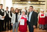 Entrega de diplomas a los alumnos de los cursos de Cocina y Restauraci�n de la ADLE