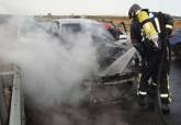 Incendio en un veh�culo en la v�a r�pida de La Manga