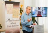 Misael Ruiz presenta 'Todo es real', el poemario ganador de la XXX edicin del Premio Antonio Oliver Belms