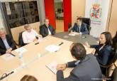 Reuni�n del alcalde y hermanos mayores para conocer el sistema de gesti�n de las sillas de Semana Santa en M�laga
