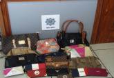 Art�culos de imitaci�n decomisados por la Polic�a Local en el mercadillo del Boh�o