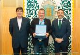 Entrega de placas a trabajadores jubilados del Ayuntamiento