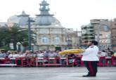 La explanada del puerto se viste de gala en el acto de arriado solemne de Bandera con motivo del Día de las Fuerzas Armadas