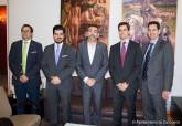 El alcalde recibe a representantes del grupo de ingenier�a brit�nico OSL