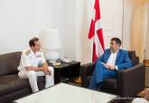 Visita del contralmirante y el Comandante del Castilla al ayuntamiento