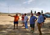 Visita de Jos� L�pez y Ricardo Segado al campo de f�tbol municipal y la pista deportiva de Per�n