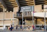 Homenaje a Miki Roqu en la puerta 2-22 del Estadio Municipal Cartagonova