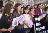 Concentracin en la plaza del Icue contra la violencia de gnero por el asesinato de una mujer en canteras a manos de su ex pareja