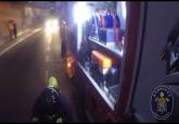 Actuacin de bomberos en un incendio en el Barrio de Peral