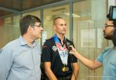 Felicitación del concejal de Seguridad Ciudadana al policía local Joaquín López por las cuatro medallas obtenidas en los XVII Juegos Mundiales de Policía y Bomberos