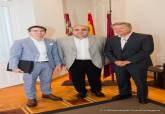 El alcalde en funciones recibe al nuevo director de Ecocarburantes Espa�oles en Cartagena