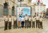 Cristbal Aguil recibe el premio por el cartel anunciado del XVI Cross de Artillera