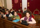Recepción a los alumnos de sexto de primaria del CEIP San Isidoro y Santa Florentina que participarán en el pleno infantil