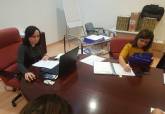 Isabel garc�a presidiendo la mesa de contrataci�n