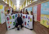 Visita del jugador Jess Cantero al colegio Vicente Medina, programas ADE y de Absentismo Escolar