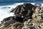 Rescate de pescador en la playa del Lastre