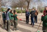 Alumnos del Programa Mixto de Empleo y Formación PMEF en el Parque de la Rosa