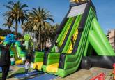 Hinchables en la plaza de H�roes de Cavite, ni�os en Navidad