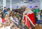 Reyes Magos entrega de juguetes en la asociación de vecinos Ensanche-Almarjal