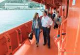 Visita alcaldesa  buque de Salvamento Marítimo Clara Campoamor
