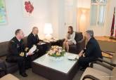 Recepción de la alcaldesa con los comandantes de la operación operación 'Sea Guardian'