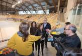 Visita al Palacio de Deportes de la alcaldesa junto a los concejales de Infraestructuras y Deportes