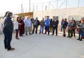 Visita de la alcaldesa, Ana Bel�n Castej�n, al campo de f�tbol de El Albuj�n donde se pondr� c�sped artificial