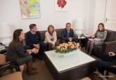 La alcaldesa entrega el borrador de Presupuestos de 2018 a los grupos municipales