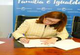 Firma del convenio con al Consejera de Familia para agilizar los trmites de Servicios Sociales