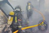 Bomberos de Cartagena sofocan un incendio en establecimiento industrial en La Aparecida