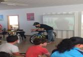 Encuentro con el triatleta Pedro And�jar con alumnos del CEIP San Isidoro de El Algar