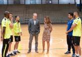 Visita de la alcaldes a la escuelas deportivas Javi Mat�a del Pabell�n