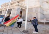 Izado de banderas LGTBI y TRANS