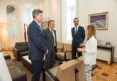 Recepcin de la alcaldesa al director de la refinera de Repsol ne Cartagena Joaqun Garca-Esta y Juan Antonio Carrillo de Albornoz