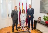 Recepcin de la alcaldesa al director de la refinera de Repsol ne Cartagena Joaqun Garca-Esta y Juan Antonio Carrillo de Albornoz