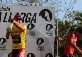 Marcos Hinojosa celebra con champn, en el podio de Pobla Llarga, la victoria final en la Challenge de la Comunidad Valenciana