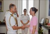 Visita del comandante y tripulaci�n del destructor italiano 'Luigi Durand de la Penne' a la alcaldesa