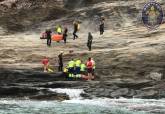 Rescate de un joven que se cay� en unas rocas en Cala Reona