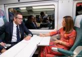 Salida del primer tren h�brido de Cartagena a Madrid