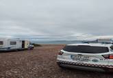 La Polic�a Local informa a usuarios de autocaravanas sobre el peligro de aparcar en zona de rambla, como la de la Azoh�a