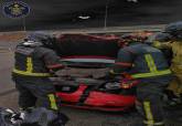 Intervencin de los efectivos de bomberos en el accidente en la autova de Murcia