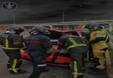 Intervencin de los efectivos de bomberos en el accidente en la autova de Murcia