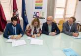Firma del convenio entre la AJE y ADLE