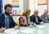 Firma del convenio entre la AJE y ADLE