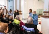 Una veintena de ancianos del Asilo de Cartagena visitan el Palacio Consistorial
