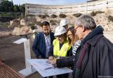 Visita de las excavaciones del Anfiteatro Romano (hallazgo de tres estancias de servicio)