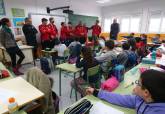 Visita de los jugadores del Jimbee FS con niños del CEIP Vicente Ros, Programa ADE
