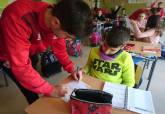 Visita de los jugadores del Jimbee FS con niños del CEIP Vicente Ros, Programa ADE