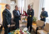 Visita comandante Portahelicpteros Armada egipcia al Palacio Consistorial