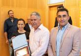 Entrega de placas a los trabajadores municipales jubilados en el último año